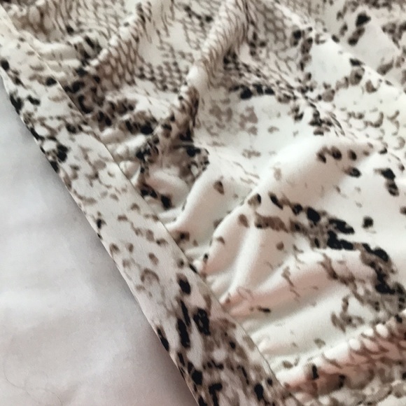 Calvin Klein extra large snake print top - Picture 4 of 4